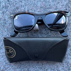 Ray-Ban rb2249 Sunglasses with Black Case